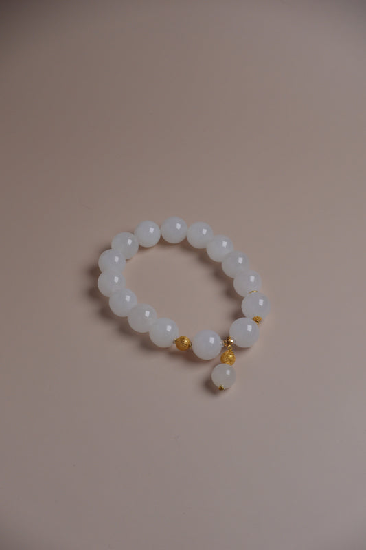 Snowlight Bracelet – Radiance in Every Thread