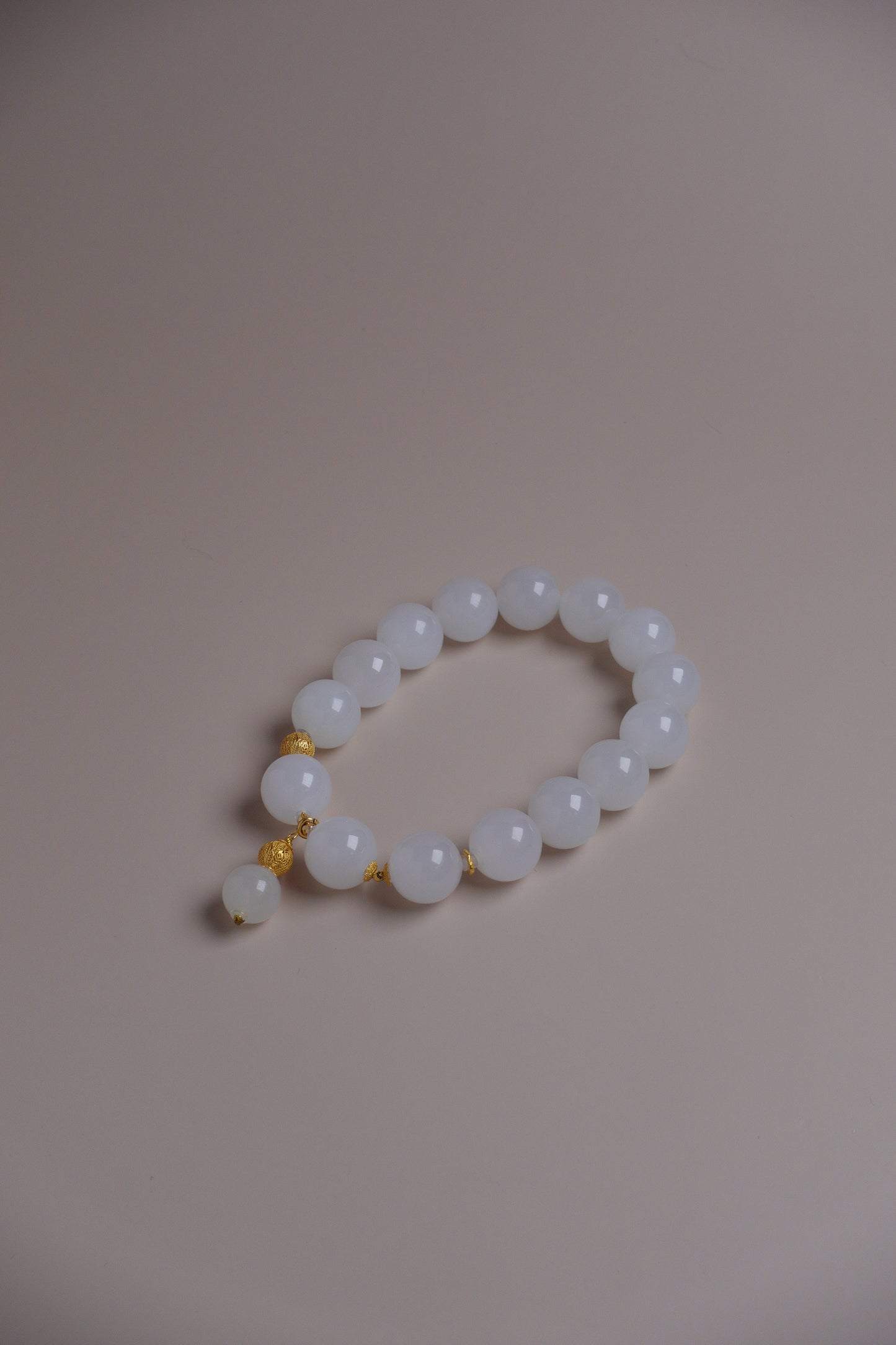 Snowlight Bracelet – Radiance in Every Thread