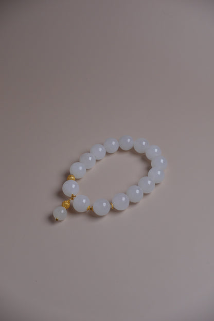Snowlight Bracelet – Radiance in Every Thread