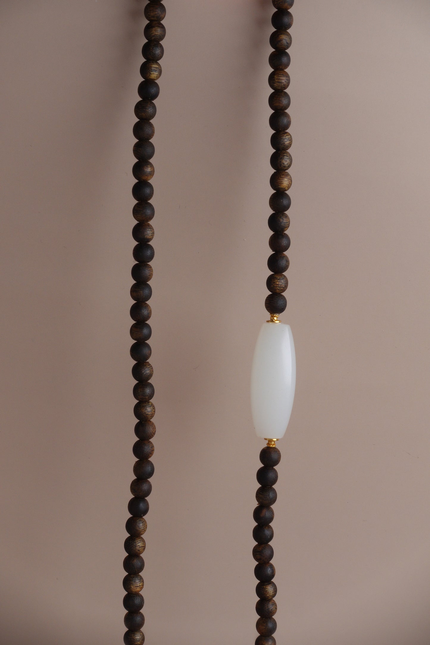 Stillness Necklace – White Nephrite (Hetian Jade) & Kinam Agarwood
